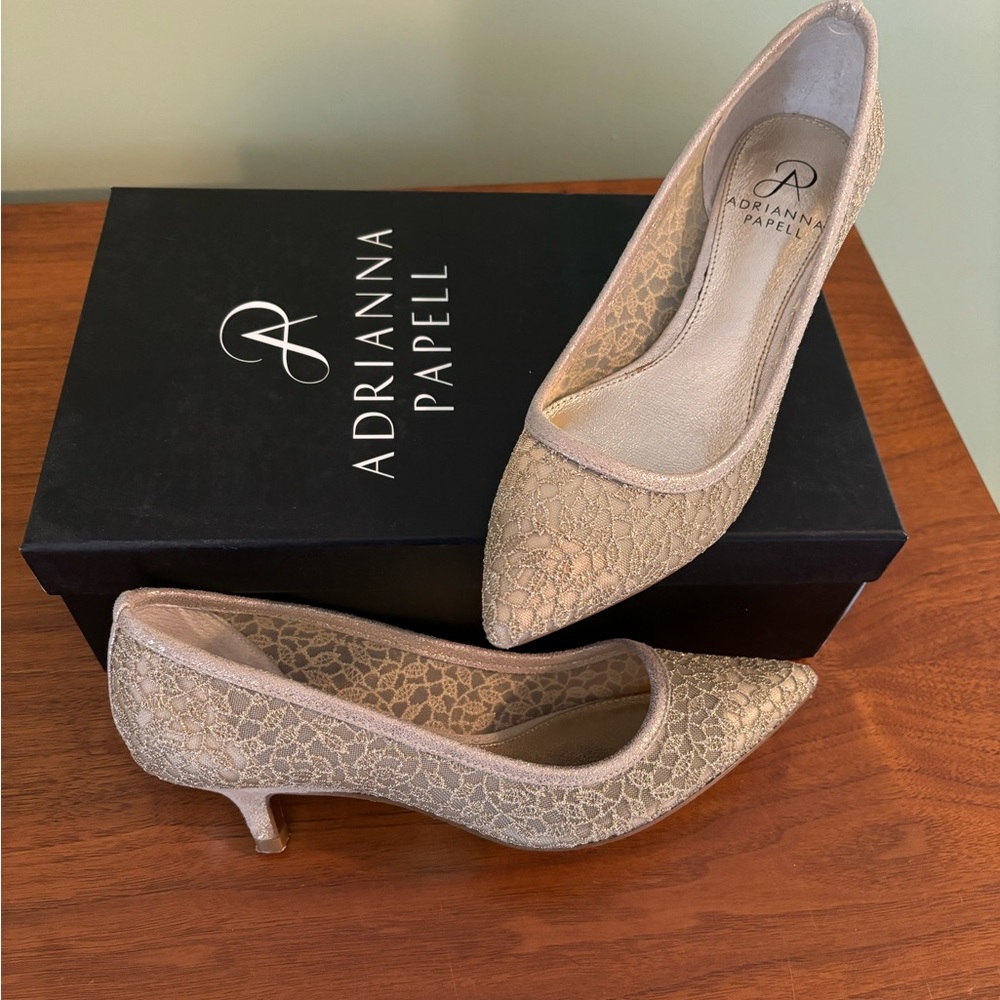 Adrianna Papell Women’s Gold Heels Size 6